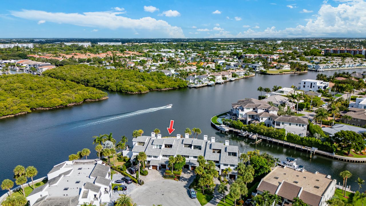 В аренду: $8,000 (2 спален, 2 ванн, 2300 Квадратных фут)