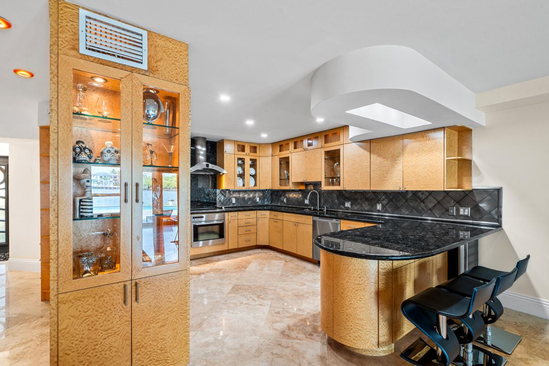 В аренду: $8,000 (2 спален, 2 ванн, 2300 Квадратных фут)