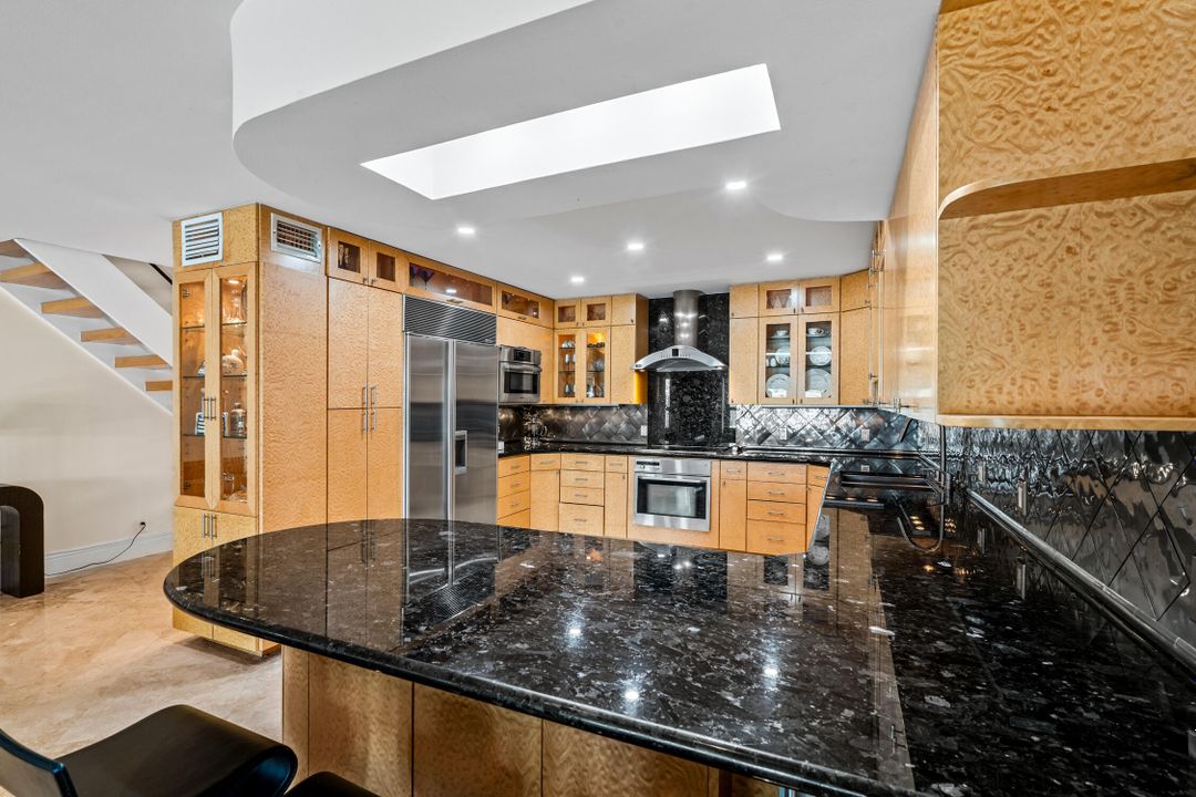 В аренду: $8,000 (2 спален, 2 ванн, 2300 Квадратных фут)