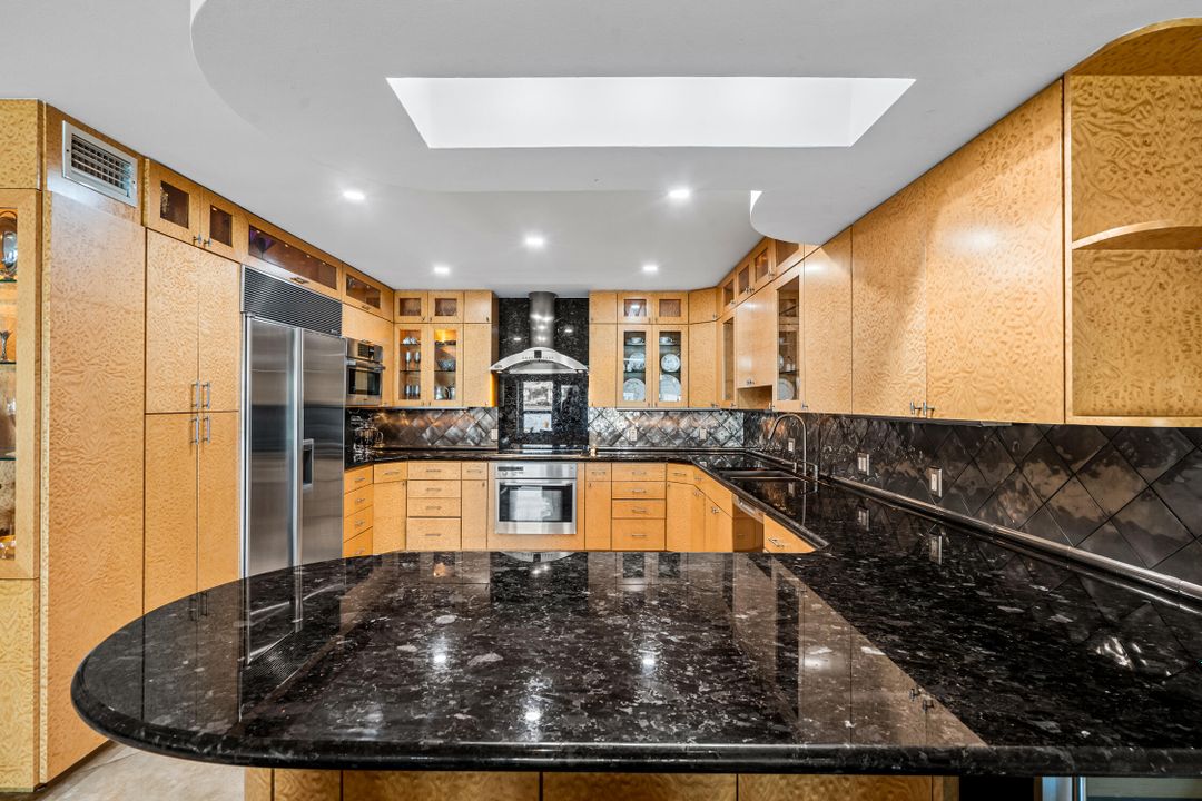 В аренду: $8,000 (2 спален, 2 ванн, 2300 Квадратных фут)