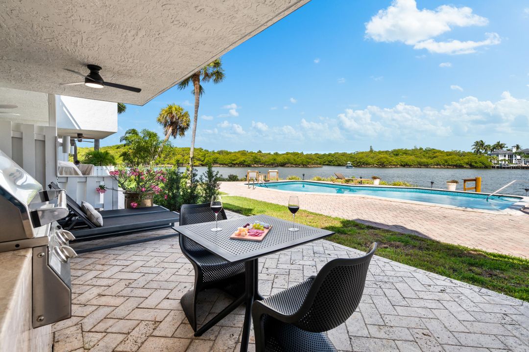 В аренду: $8,000 (2 спален, 2 ванн, 2300 Квадратных фут)