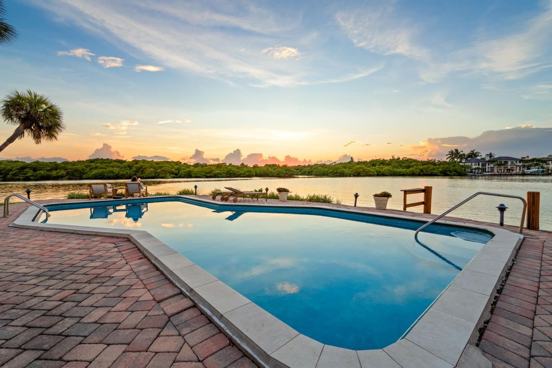 В аренду: $8,000 (2 спален, 2 ванн, 2300 Квадратных фут)