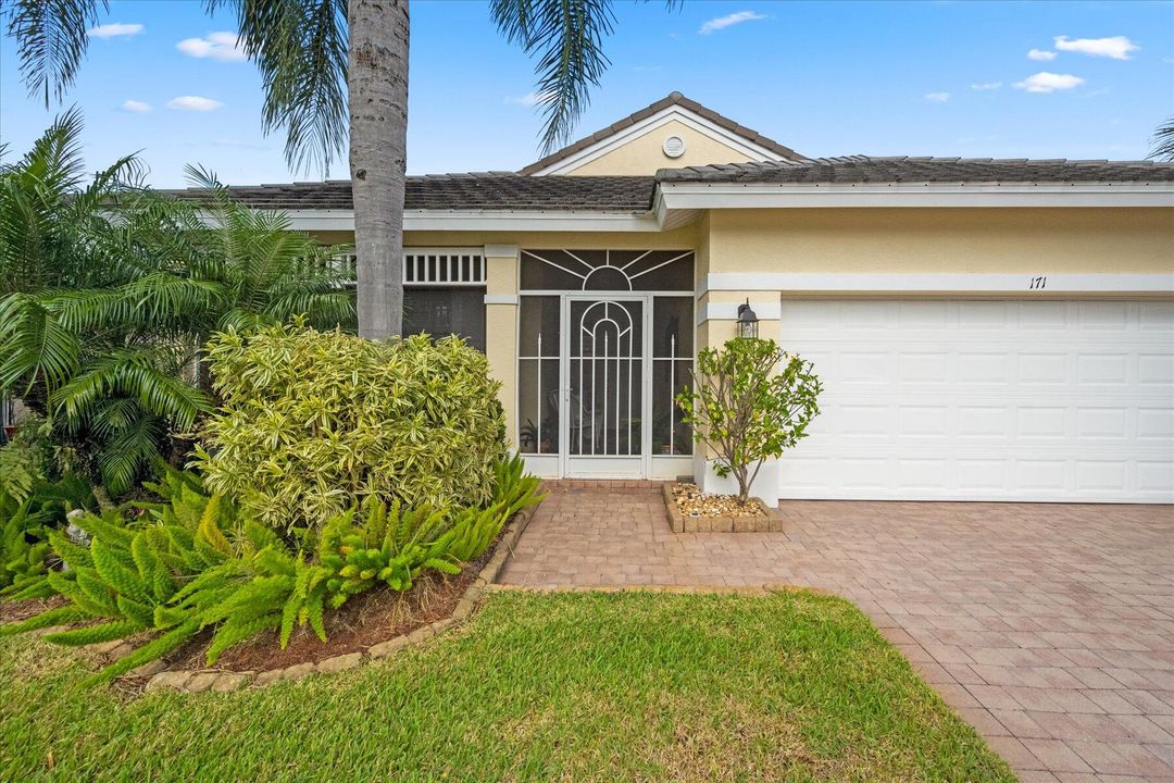 For Rent: $2,750 (3 beds, 2 baths, 1818 Square Feet)