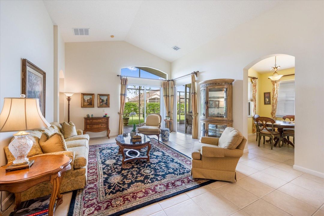 For Rent: $2,750 (3 beds, 2 baths, 1818 Square Feet)