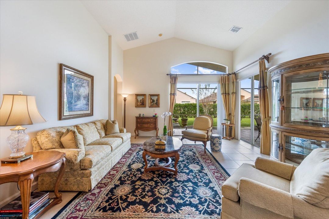 For Rent: $2,750 (3 beds, 2 baths, 1818 Square Feet)