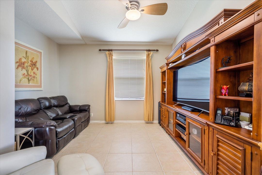 For Rent: $2,750 (3 beds, 2 baths, 1818 Square Feet)