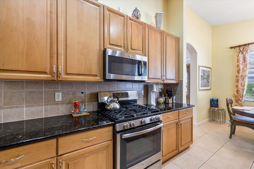 For Rent: $2,750 (3 beds, 2 baths, 1818 Square Feet)