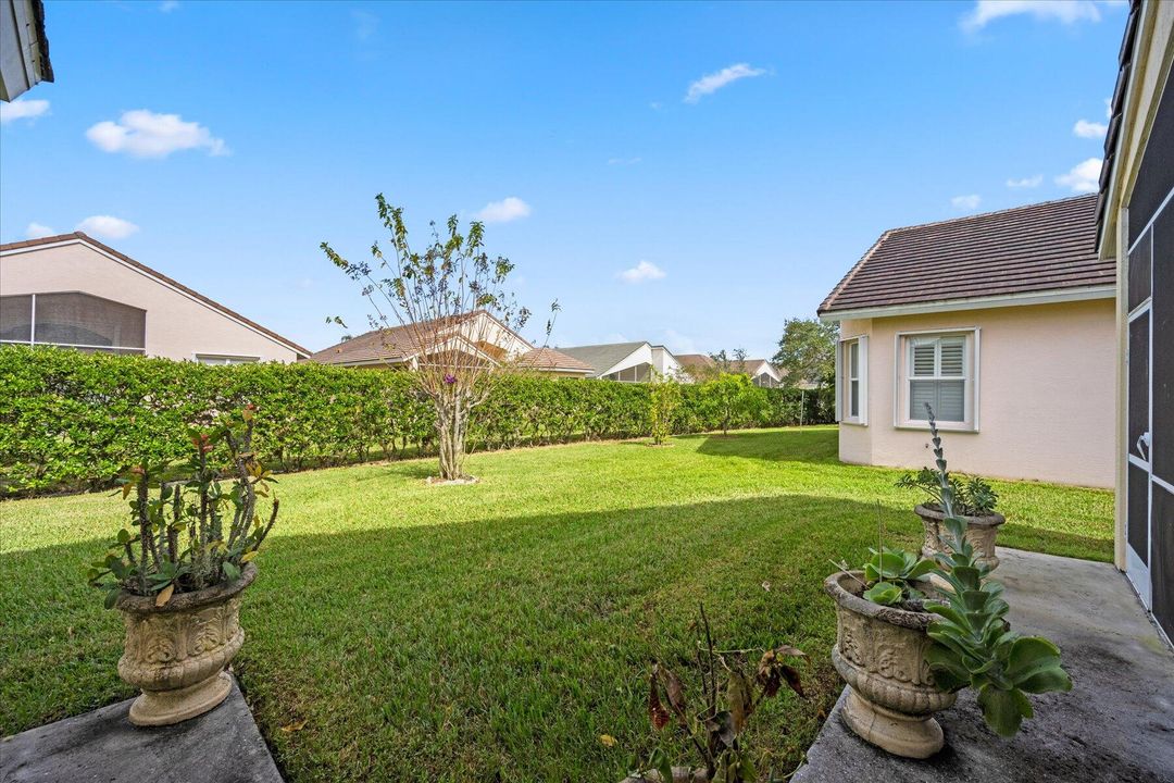 For Rent: $2,750 (3 beds, 2 baths, 1818 Square Feet)