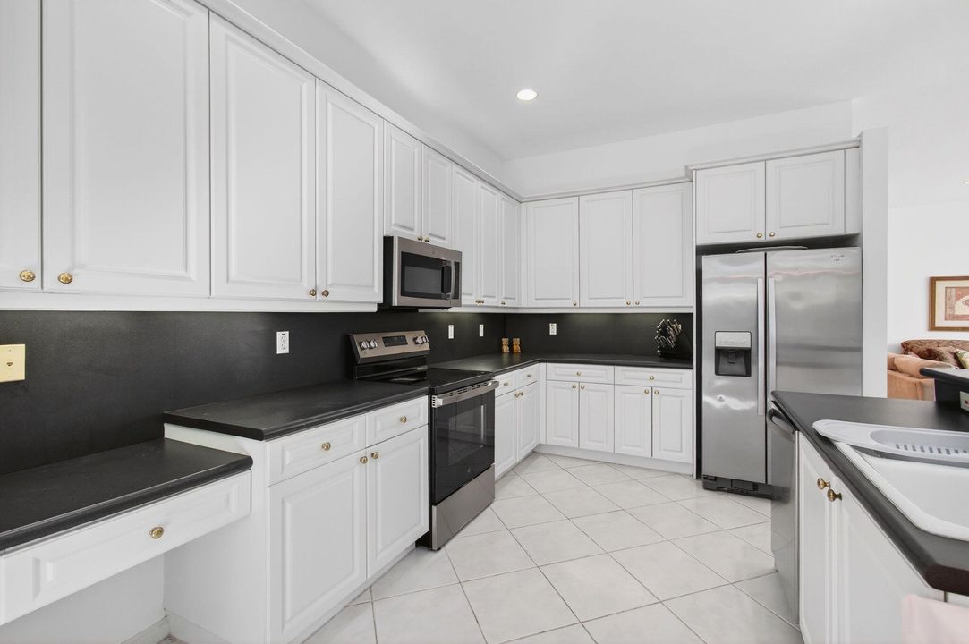 For Sale: $499,900 (3 beds, 2 baths, 2099 Square Feet)