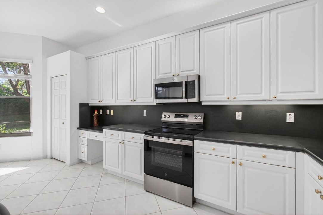 For Sale: $499,900 (3 beds, 2 baths, 2099 Square Feet)
