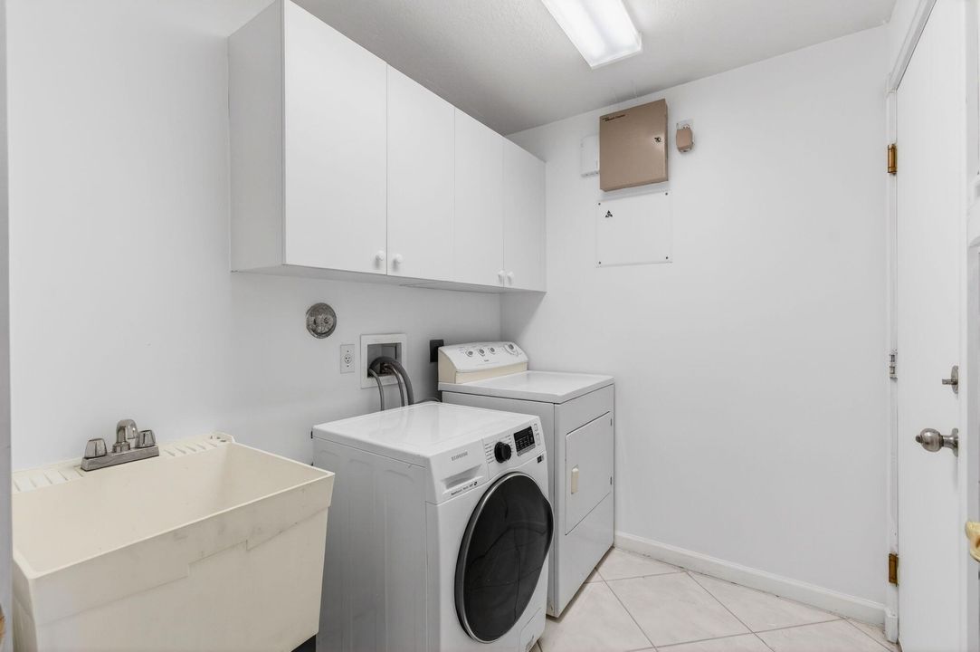 For Sale: $499,900 (3 beds, 2 baths, 2099 Square Feet)