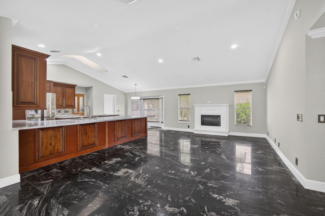 待售: $1,499,900 (5 贝兹, 3 浴室, 3875 平方英尺)