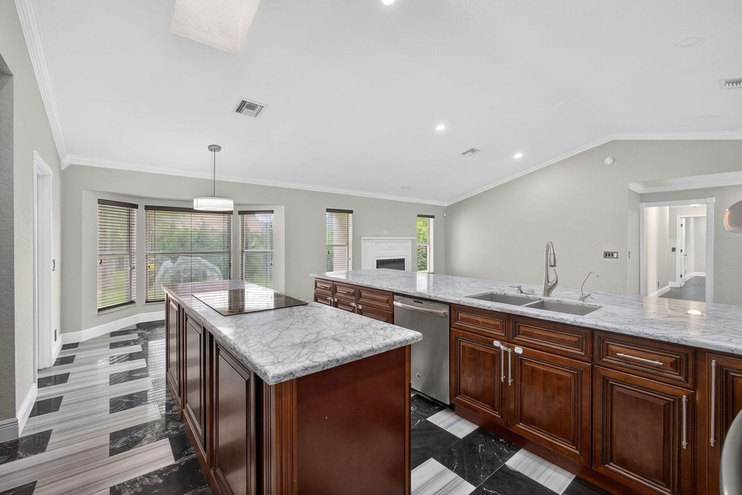 待售: $1,499,900 (5 贝兹, 3 浴室, 3875 平方英尺)