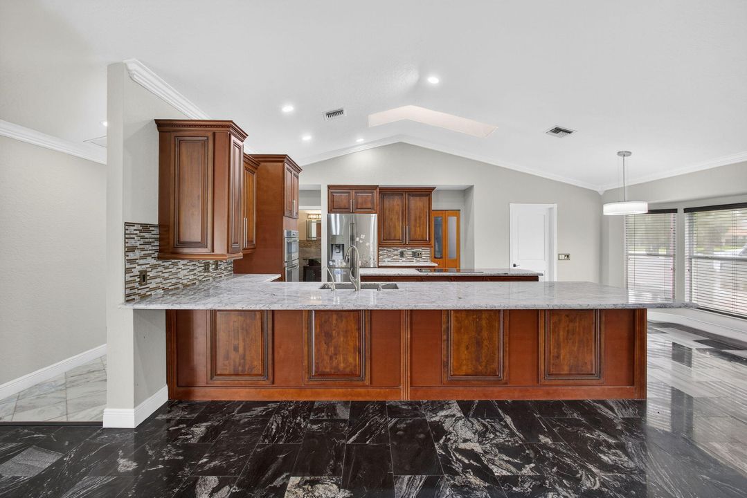 待售: $1,499,900 (5 贝兹, 3 浴室, 3875 平方英尺)