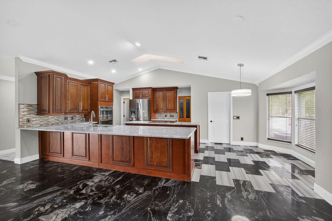 待售: $1,499,900 (5 贝兹, 3 浴室, 3875 平方英尺)