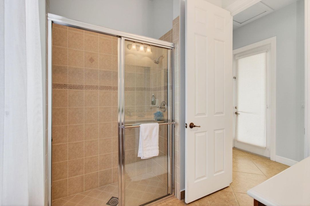 For Sale: $1,425,000 (5 beds, 4 baths, 3500 Square Feet)