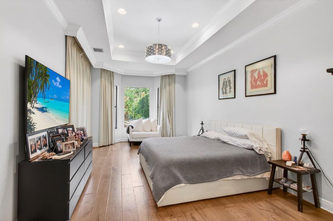 For Sale: $1,425,000 (5 beds, 4 baths, 3500 Square Feet)