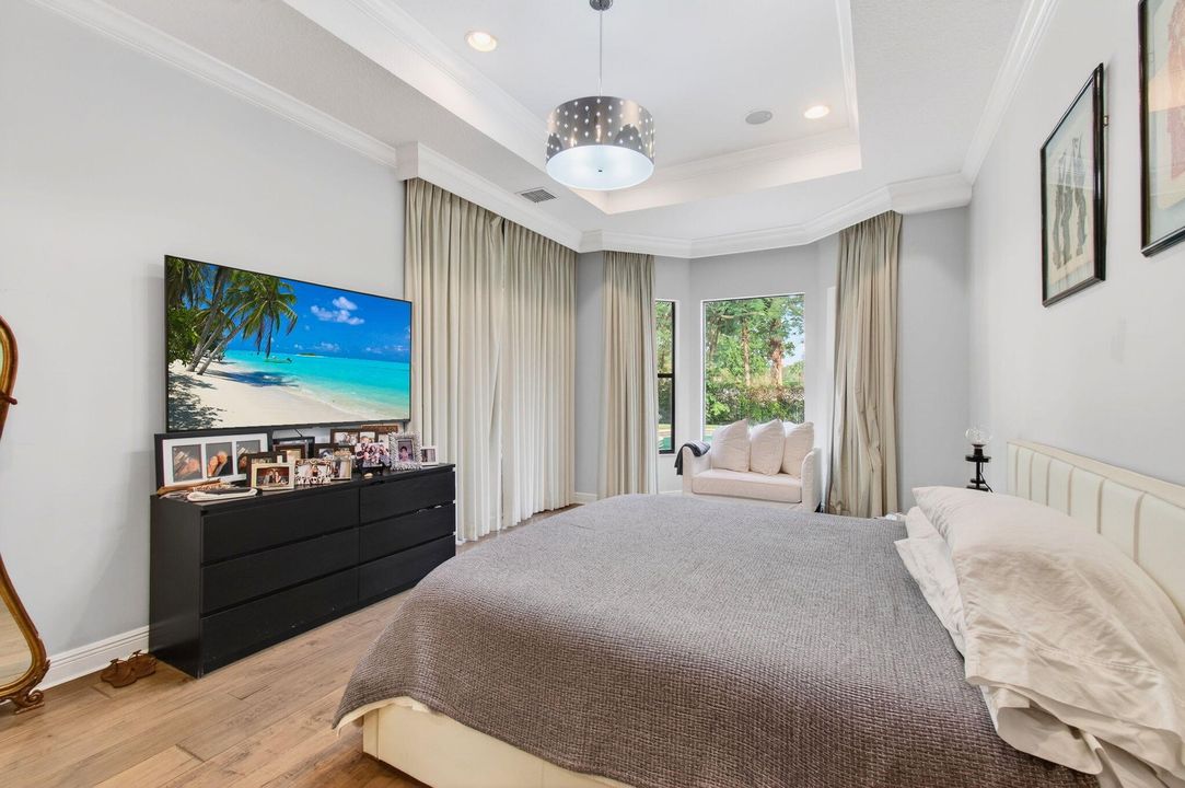 For Sale: $1,425,000 (5 beds, 4 baths, 3500 Square Feet)