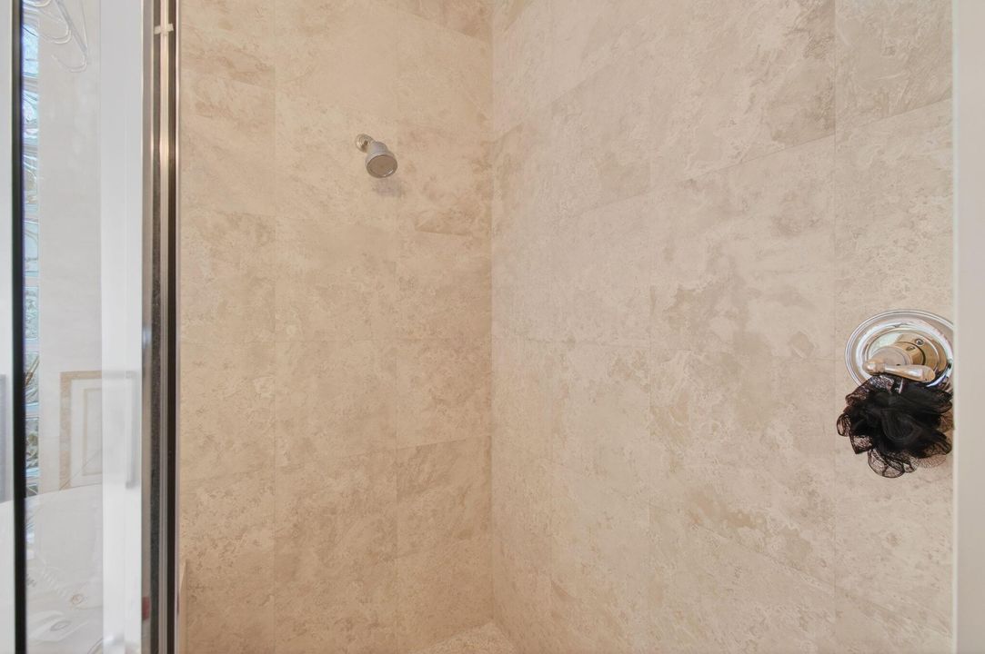 For Sale: $1,425,000 (5 beds, 4 baths, 3500 Square Feet)