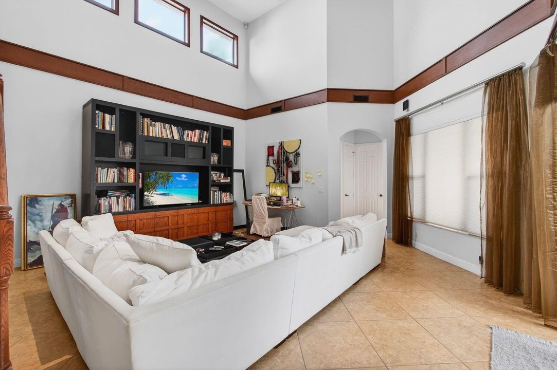 For Sale: $1,425,000 (5 beds, 4 baths, 3500 Square Feet)