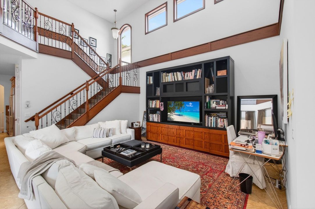 For Sale: $1,425,000 (5 beds, 4 baths, 3500 Square Feet)