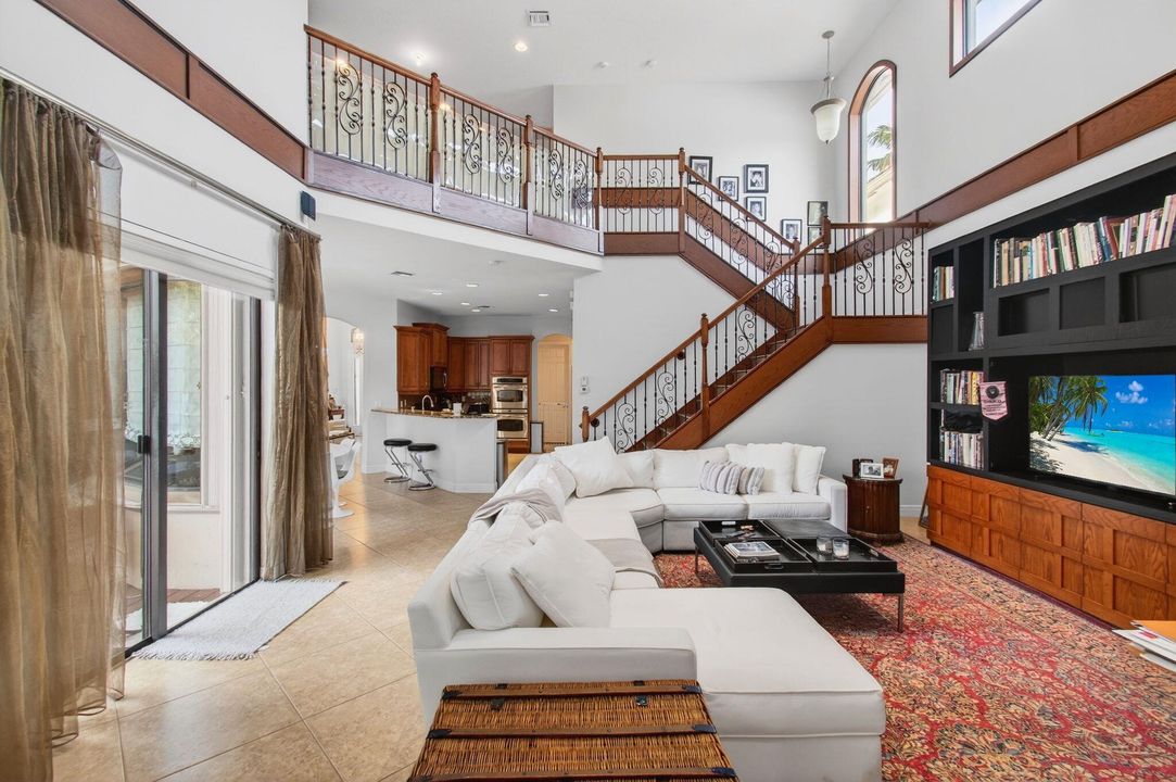 For Sale: $1,425,000 (5 beds, 4 baths, 3500 Square Feet)