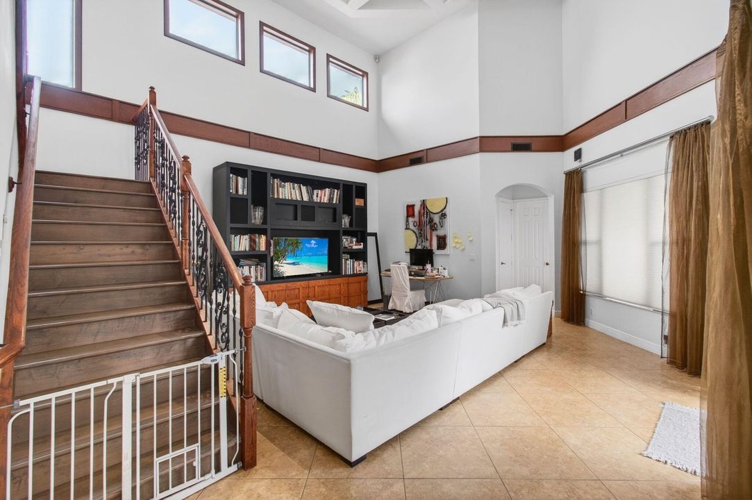 For Sale: $1,425,000 (5 beds, 4 baths, 3500 Square Feet)