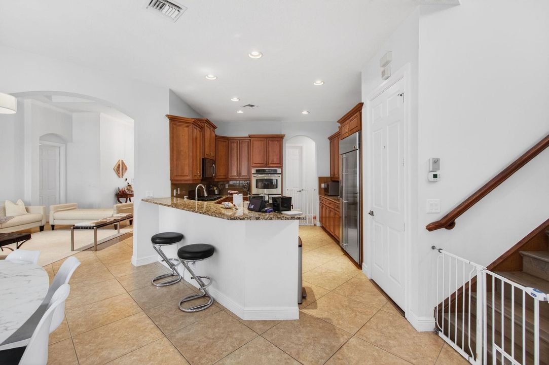 For Sale: $1,425,000 (5 beds, 4 baths, 3500 Square Feet)