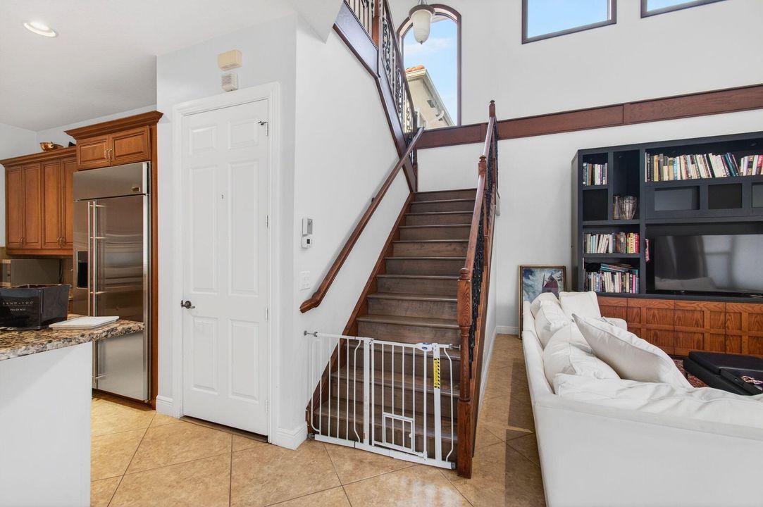 For Sale: $1,425,000 (5 beds, 4 baths, 3500 Square Feet)