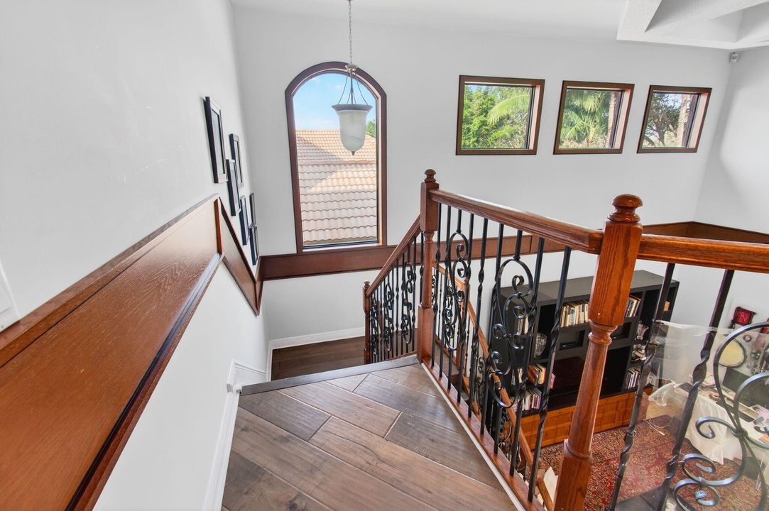 For Sale: $1,425,000 (5 beds, 4 baths, 3500 Square Feet)