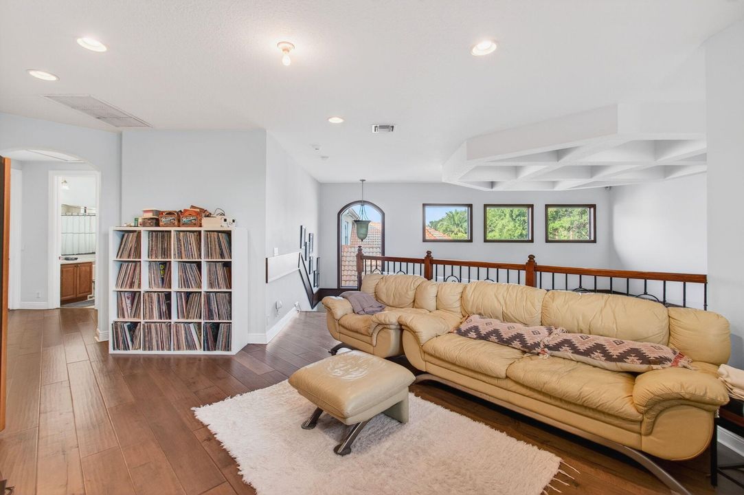 For Sale: $1,425,000 (5 beds, 4 baths, 3500 Square Feet)