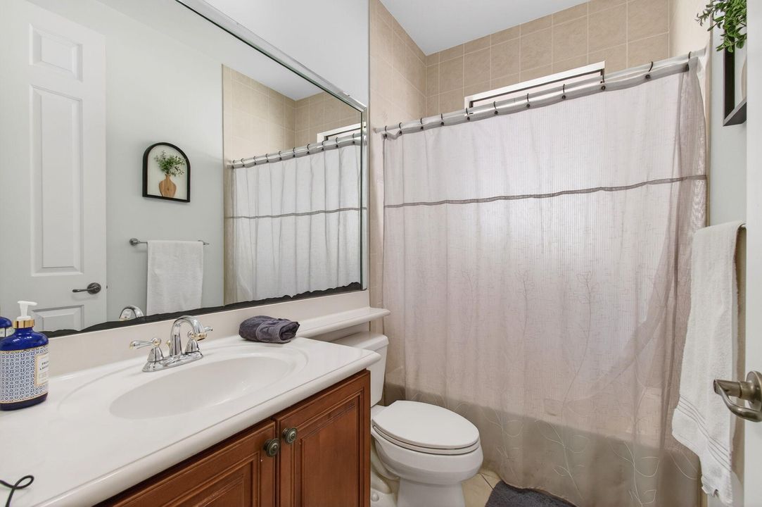 For Sale: $1,425,000 (5 beds, 4 baths, 3500 Square Feet)