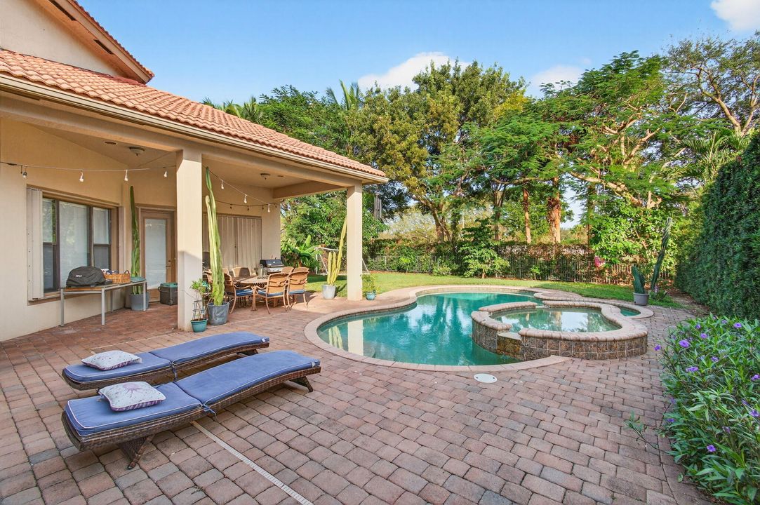 For Sale: $1,425,000 (5 beds, 4 baths, 3500 Square Feet)