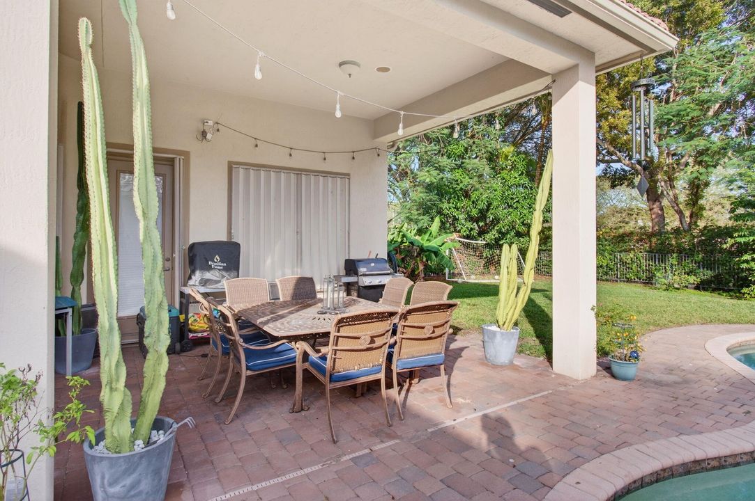 For Sale: $1,425,000 (5 beds, 4 baths, 3500 Square Feet)