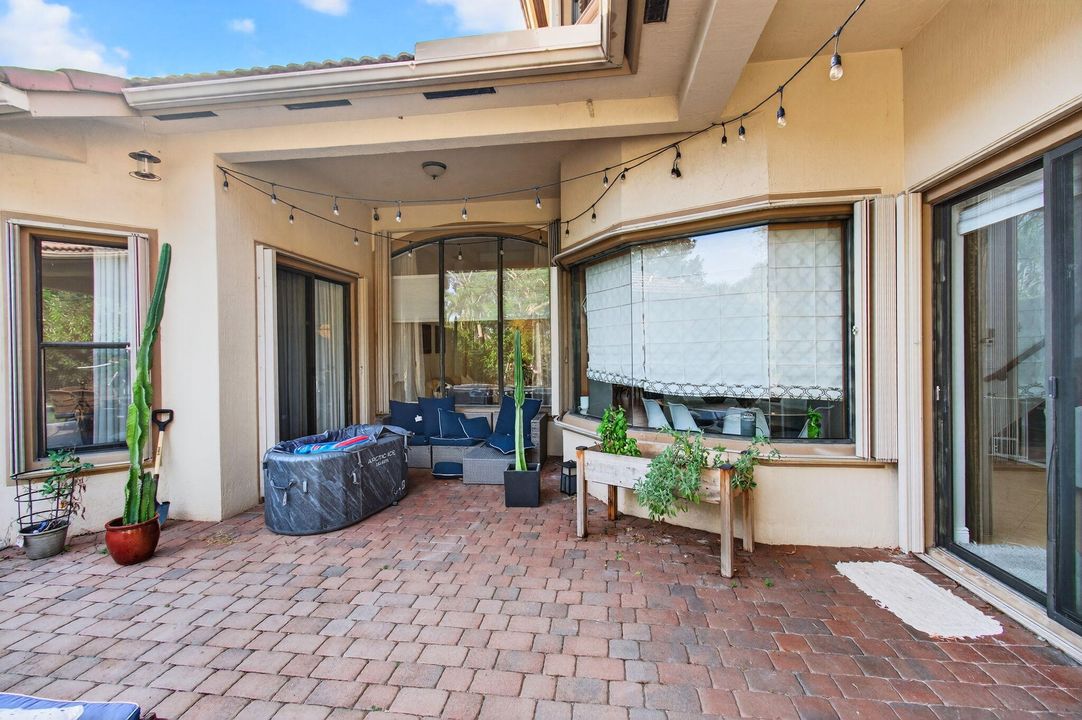 For Sale: $1,425,000 (5 beds, 4 baths, 3500 Square Feet)