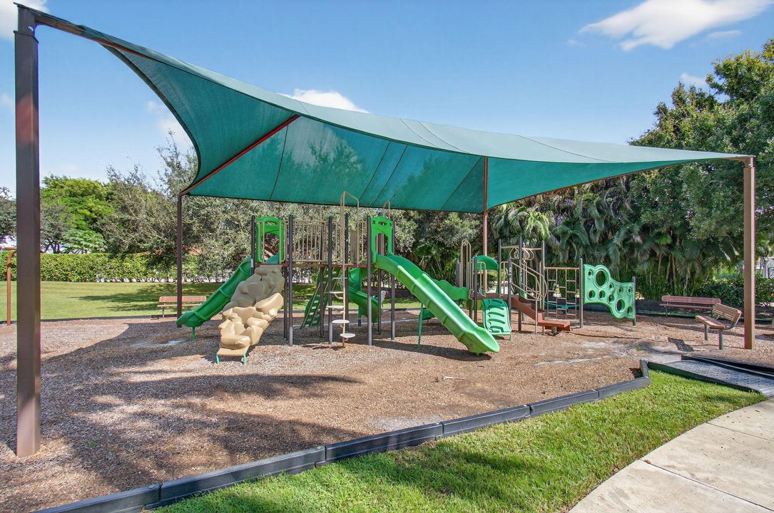 For Sale: $1,425,000 (5 beds, 4 baths, 3500 Square Feet)