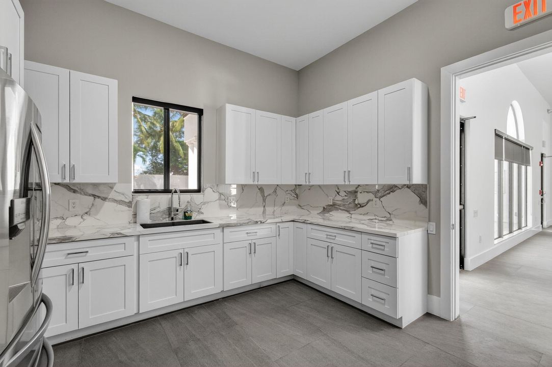 For Sale: $1,425,000 (5 beds, 4 baths, 3500 Square Feet)