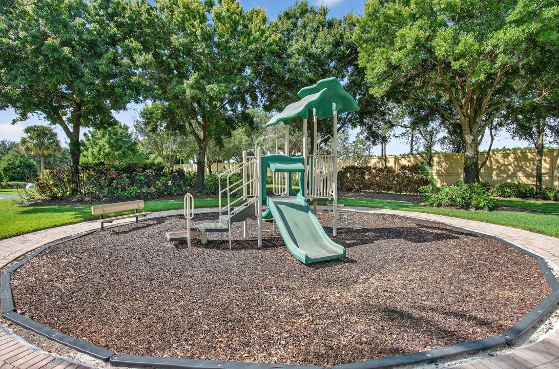 For Sale: $1,425,000 (5 beds, 4 baths, 3500 Square Feet)