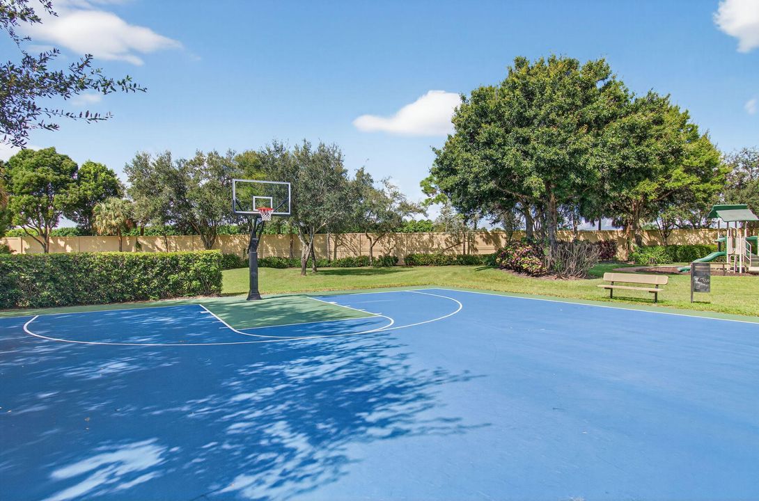 For Sale: $1,425,000 (5 beds, 4 baths, 3500 Square Feet)