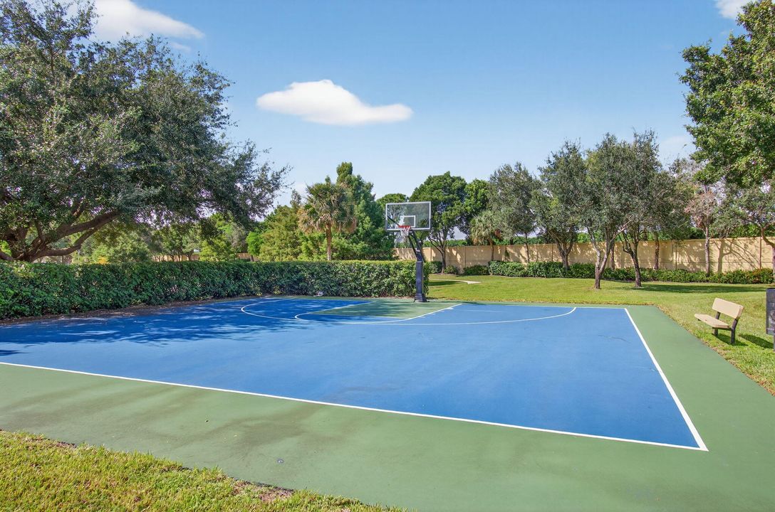 For Sale: $1,425,000 (5 beds, 4 baths, 3500 Square Feet)