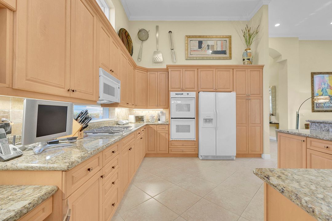 En Venta: $2,095,000 (3 camas, 3 baños, 2969 Pies cuadrados)