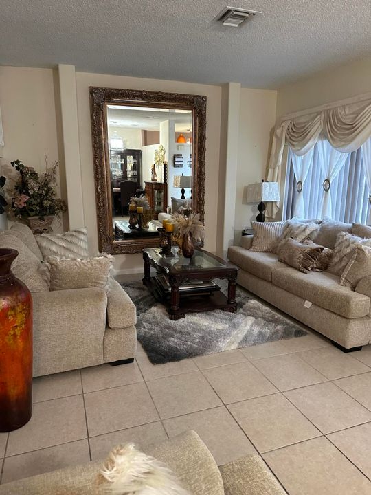 На продажу: $525,000 (4 спален, 2 ванн, 1887 Квадратных фут)