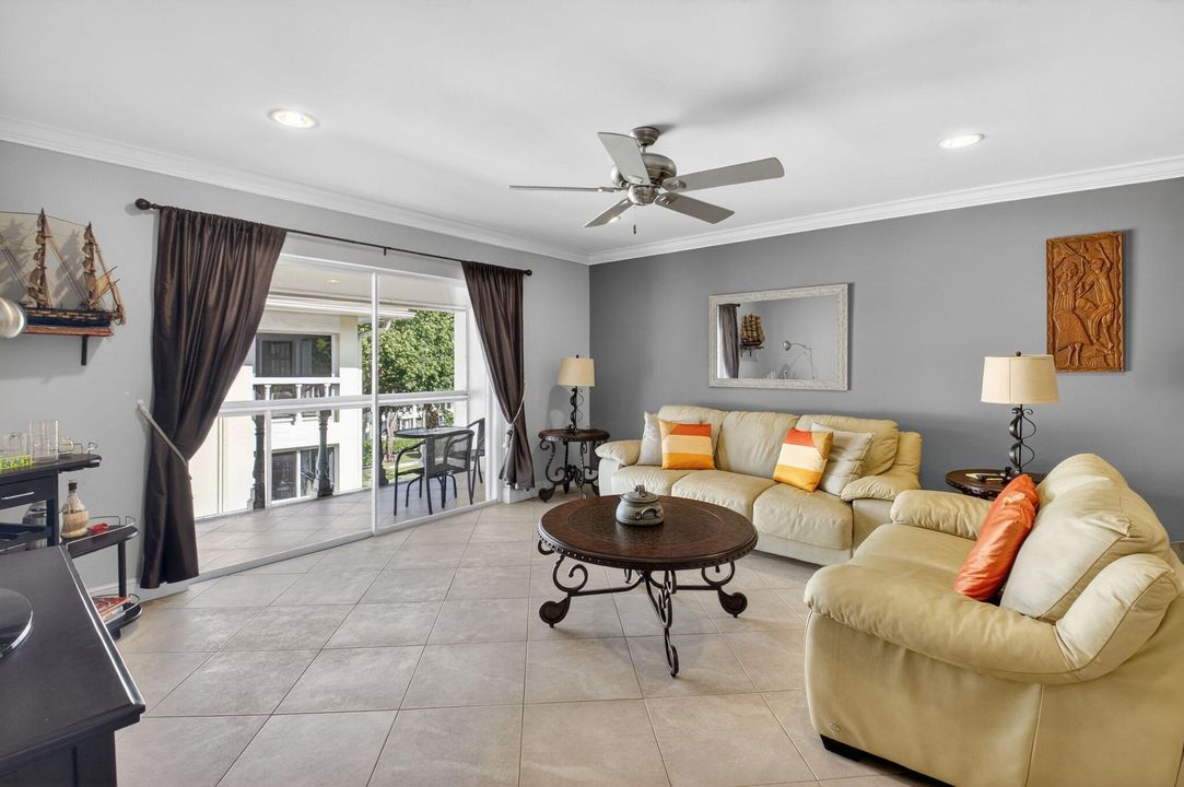 待售: $479,000 (1 贝兹, 1 浴室, 812 平方英尺)