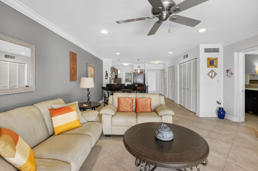 待售: $479,000 (1 贝兹, 1 浴室, 812 平方英尺)