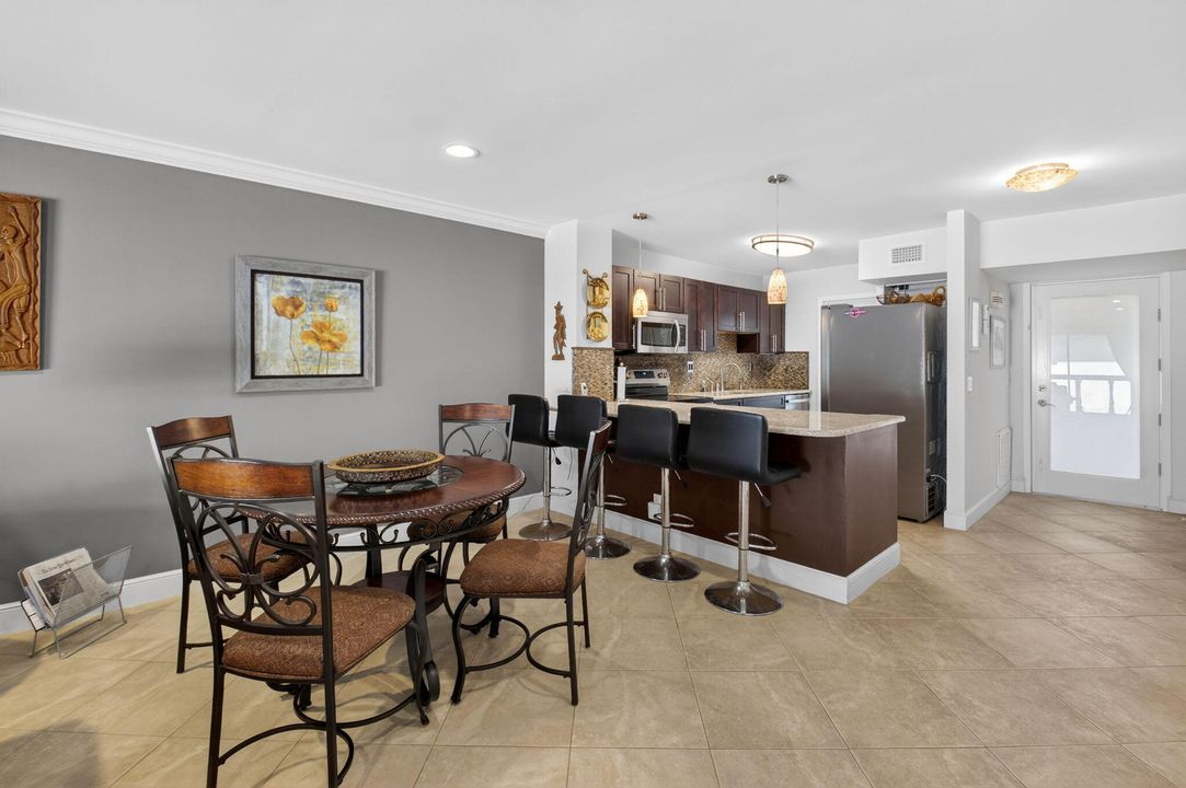 待售: $479,000 (1 贝兹, 1 浴室, 812 平方英尺)