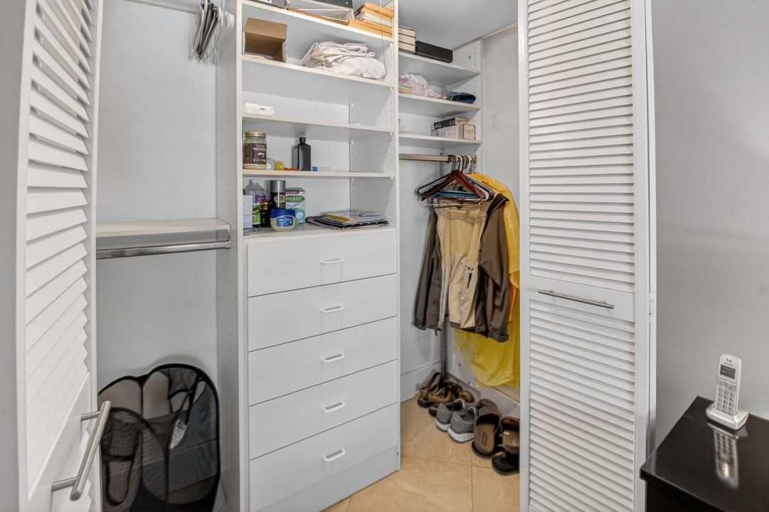 待售: $479,000 (1 贝兹, 1 浴室, 812 平方英尺)