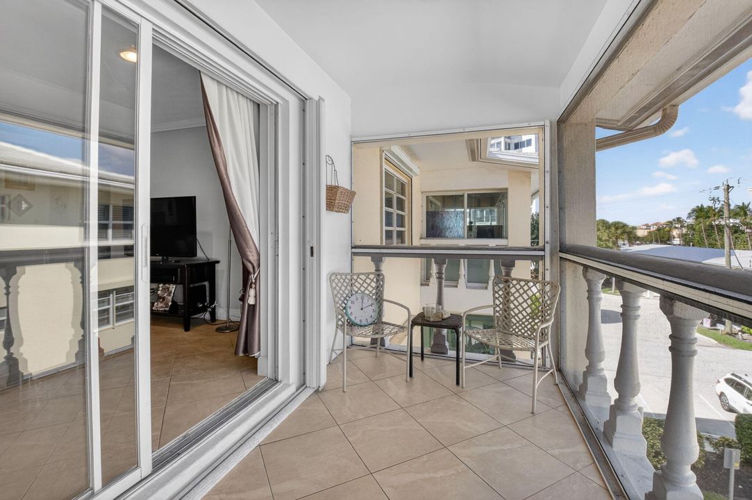 待售: $479,000 (1 贝兹, 1 浴室, 812 平方英尺)