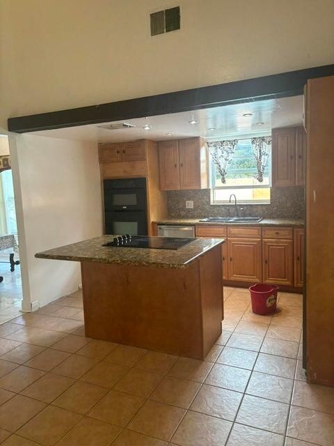 En Renta: $3,900 (3 camas, 2 baños, 1840 Pies cuadrados)