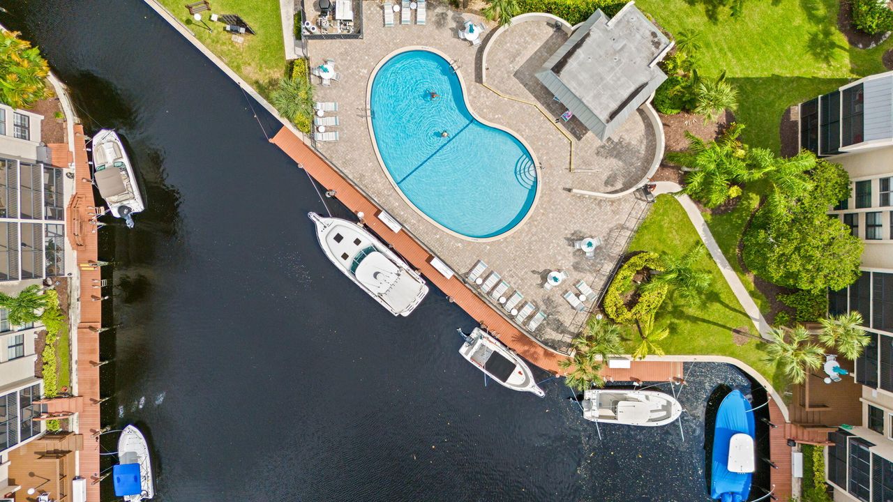 На продажу: $368,000 (2 спален, 2 ванн, 1130 Квадратных фут)