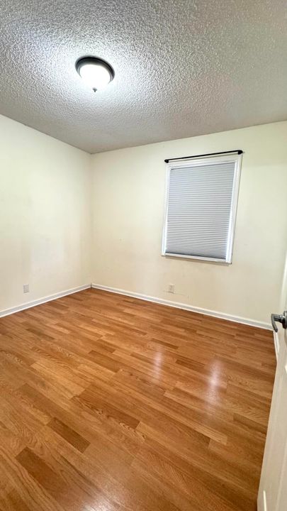 出租: $3,750 (4 贝兹, 2 浴室, 1358 平方英尺)